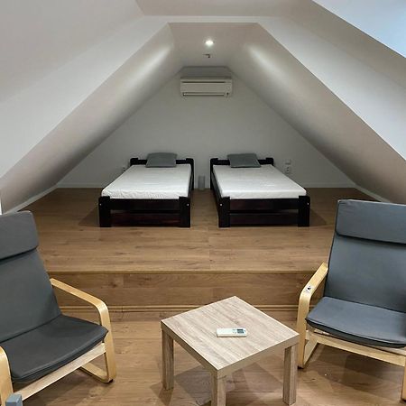Spacious Apartment In Town Centre Nové Zámky Buitenkant foto