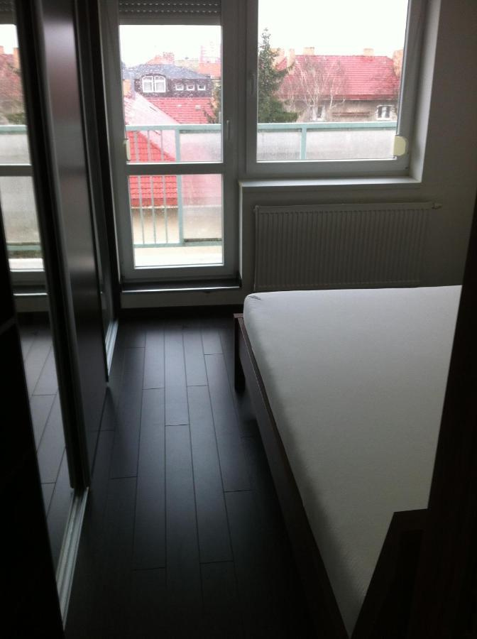 Spacious Apartment In Town Centre Nové Zámky Buitenkant foto