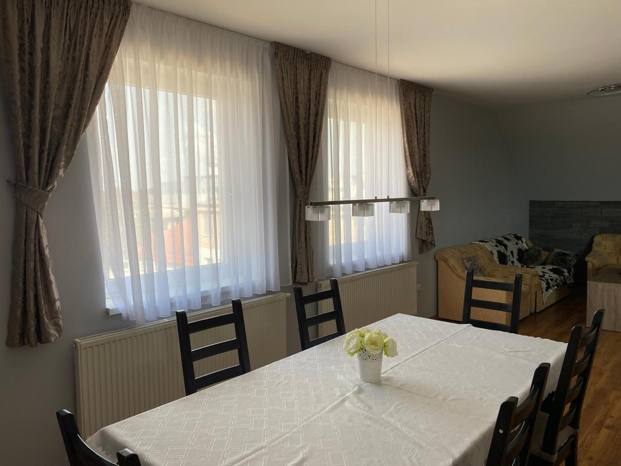 Spacious Apartment In Town Centre Nové Zámky Buitenkant foto