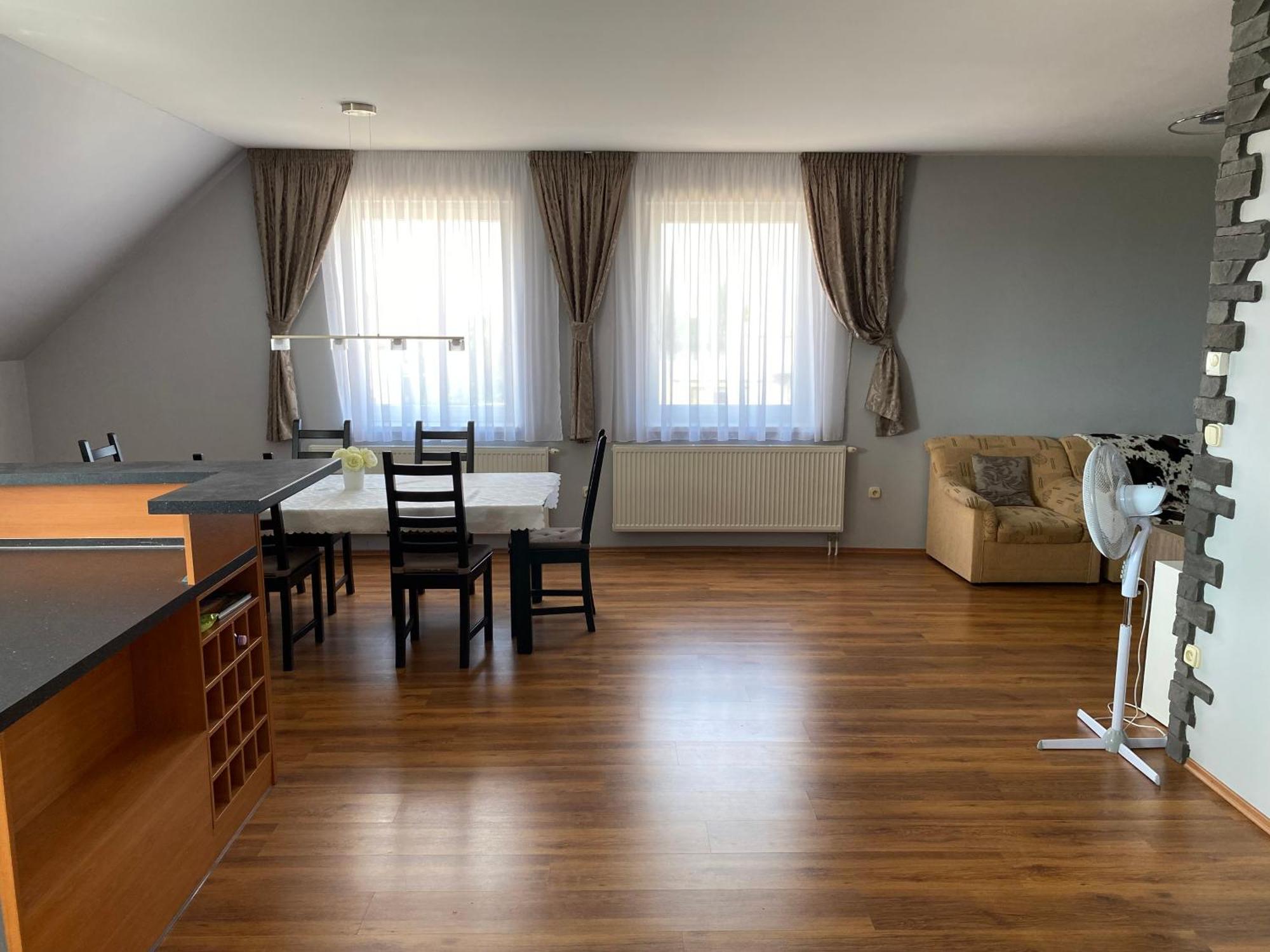 Spacious Apartment In Town Centre Nové Zámky Buitenkant foto