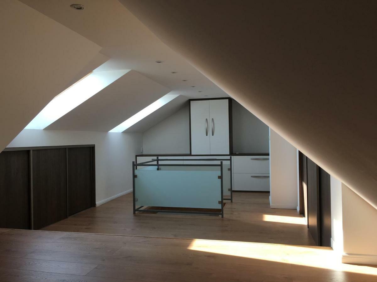 Spacious Apartment In Town Centre Nové Zámky Buitenkant foto