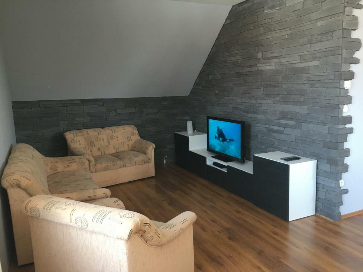 Spacious Apartment In Town Centre Nové Zámky Buitenkant foto