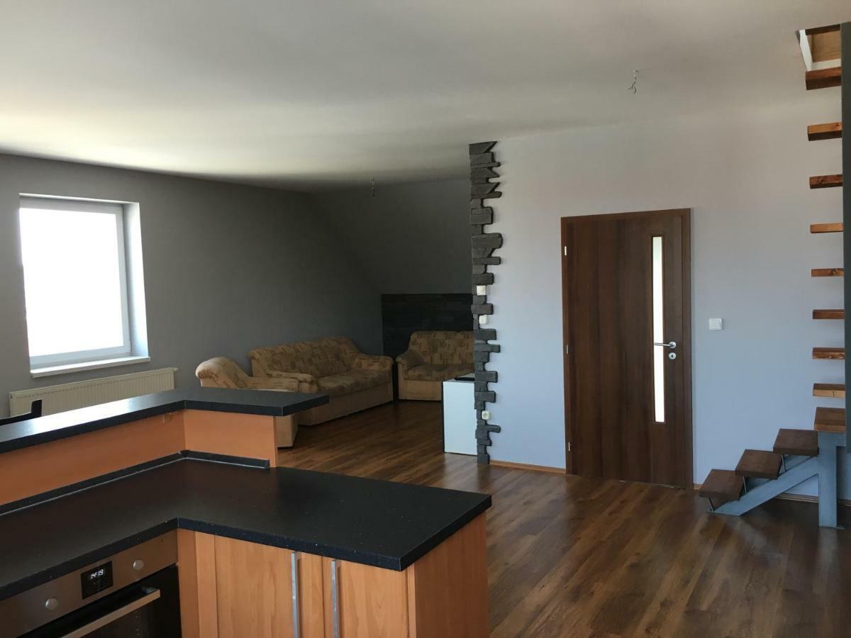Spacious Apartment In Town Centre Nové Zámky Buitenkant foto