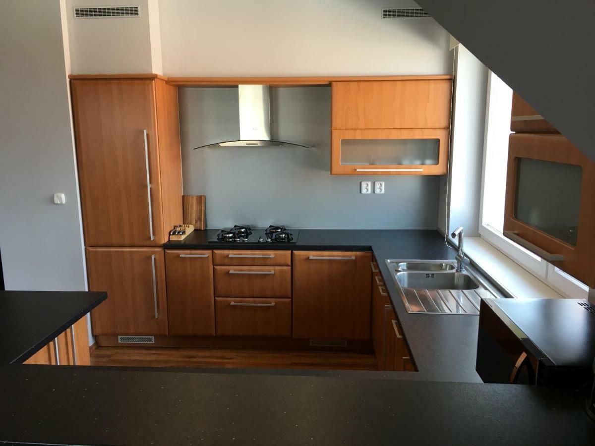 Spacious Apartment In Town Centre Nové Zámky Buitenkant foto
